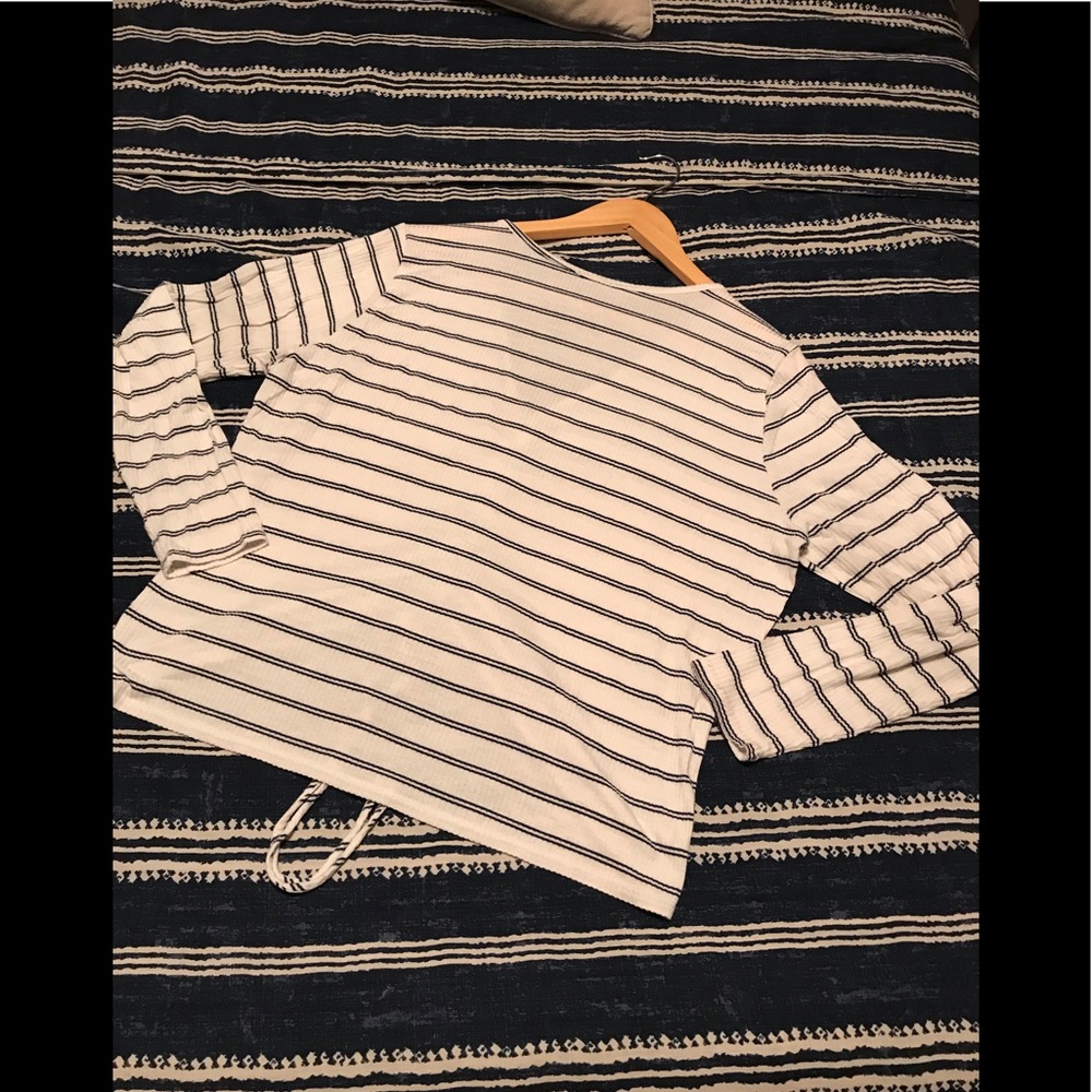 CHARLOTTE RUSSE Top - Picture 2 of 6